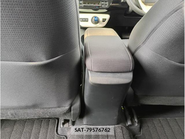 Toyota PRIUS 2019-02 7223756-12