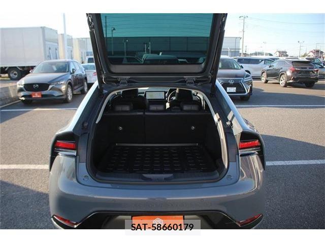 Toyota PRIUS 2024-08 7223850-26