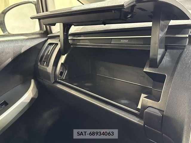 Toyota PRIUS 2012-08 7223653-24