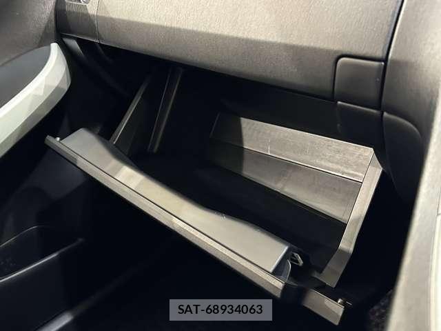 Toyota PRIUS 2012-08 7223653-25