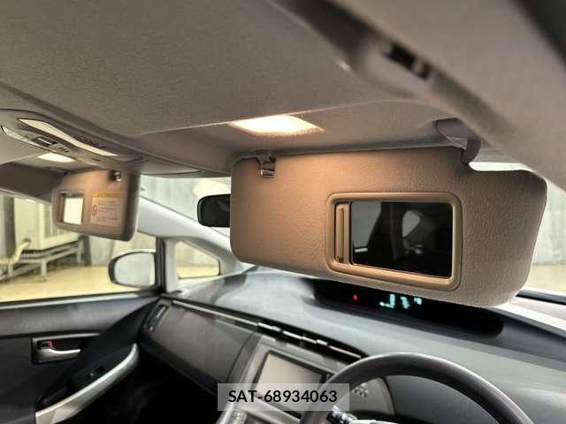 Toyota PRIUS 2012-08 7223653-26