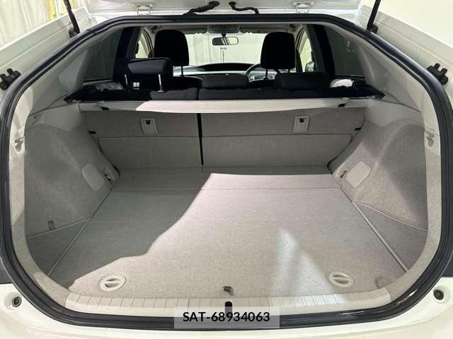 Toyota PRIUS 2012-08 7223653-27