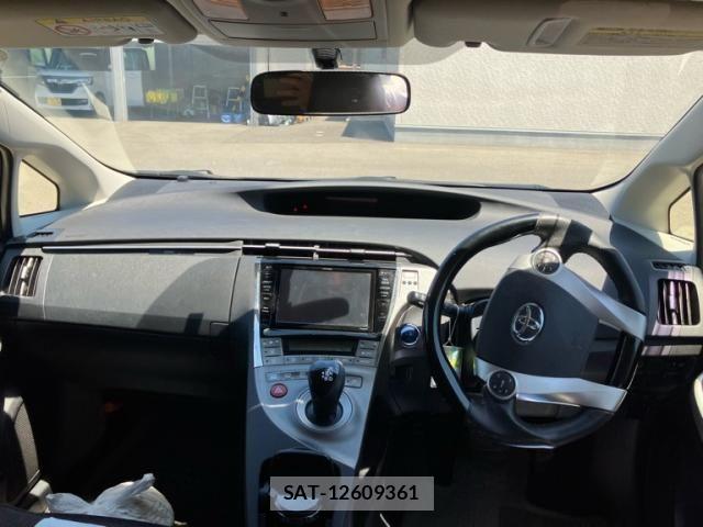 Toyota PRIUS 2013-06 7223660-10