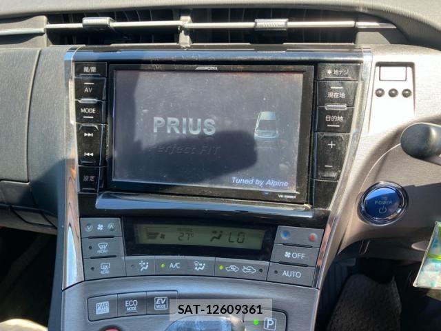 Toyota PRIUS 2013-06 7223660-14