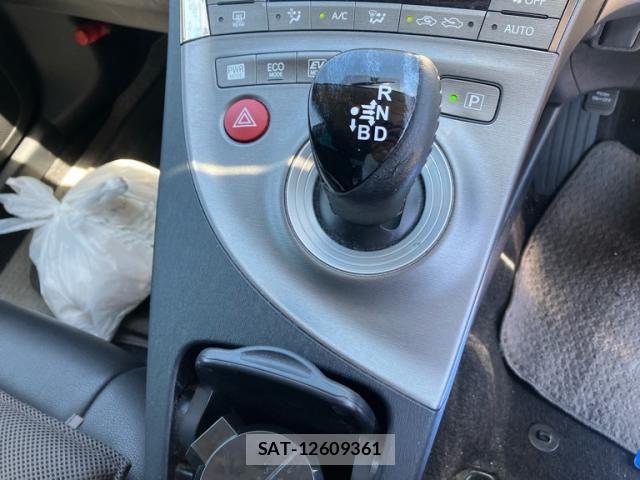 Toyota PRIUS 2013-06 7223660-18