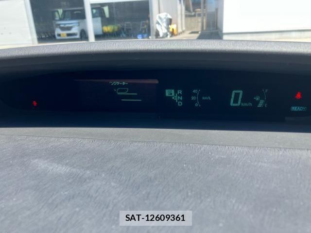 Toyota PRIUS 2013-06 7223660-23