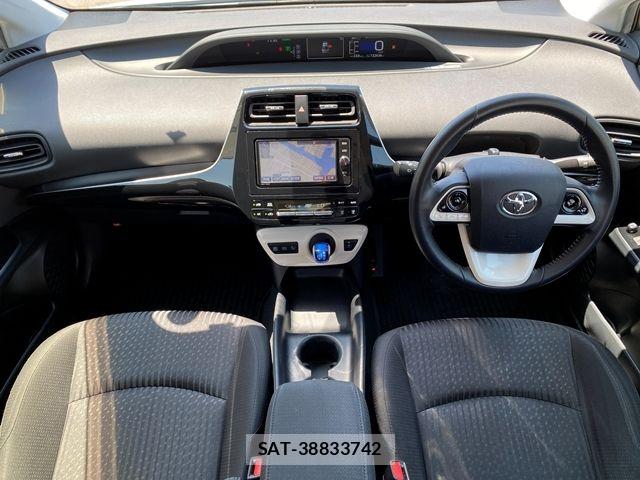 Toyota PRIUS 2019-02 7223755-11