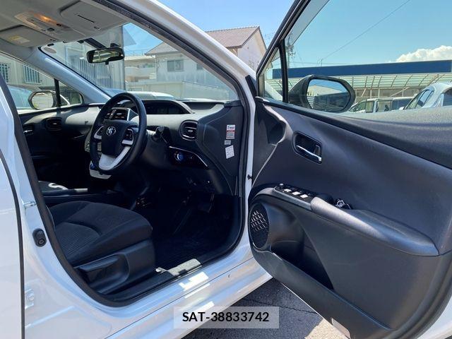 Toyota PRIUS 2019-02 7223755-12