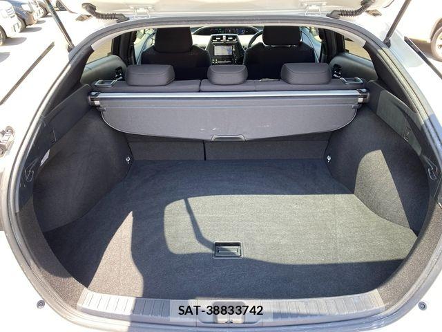 Toyota PRIUS 2019-02 7223755-17