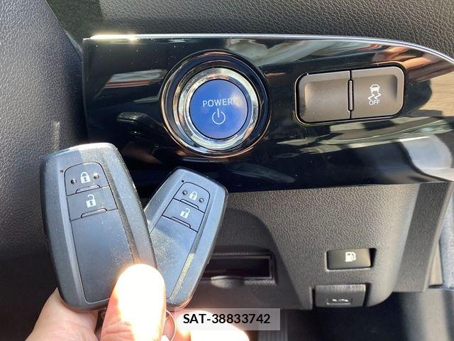 Toyota PRIUS 2019-02 7223755-21