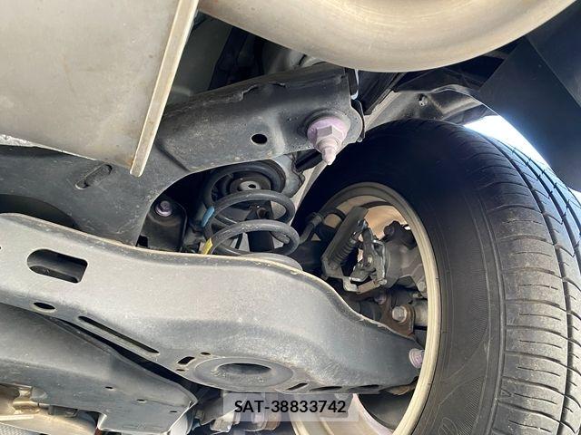 Toyota PRIUS 2019-02 7223755-26