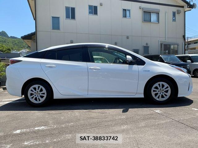 Toyota PRIUS 2019-02 7223755-5