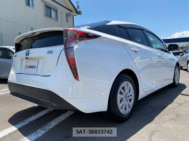 Toyota PRIUS 2019-02 7223755-6