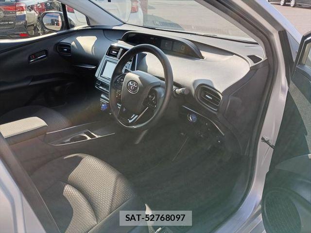 Toyota PRIUS 2021-04 7223785-15