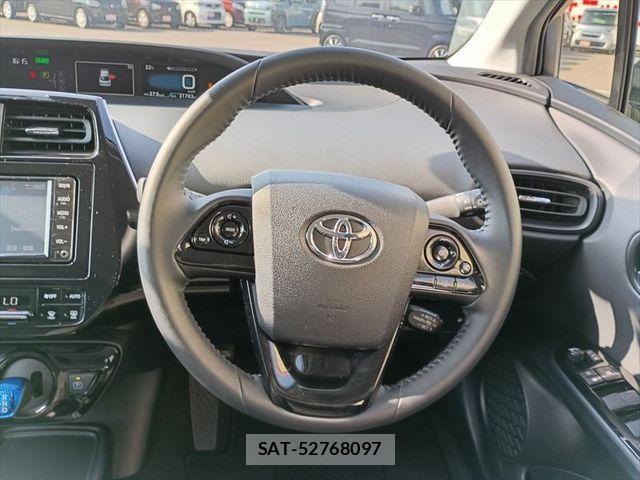 Toyota PRIUS 2021-04 7223785-1