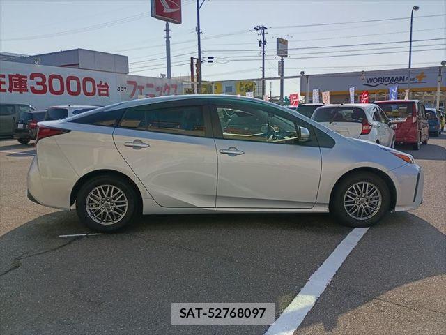Toyota PRIUS 2021-04 7223785-3