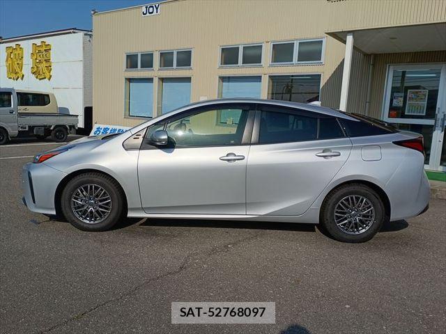 Toyota PRIUS 2021-04 7223785-4