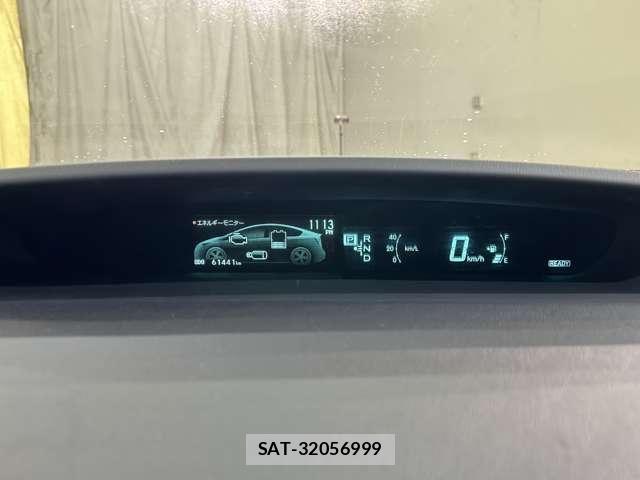 Toyota PRIUS 2014-05 7223679-10