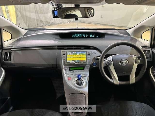 Toyota PRIUS 2014-05 7223679-15