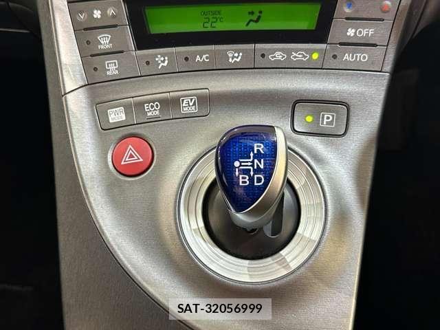 Toyota PRIUS 2014-05 7223679-18