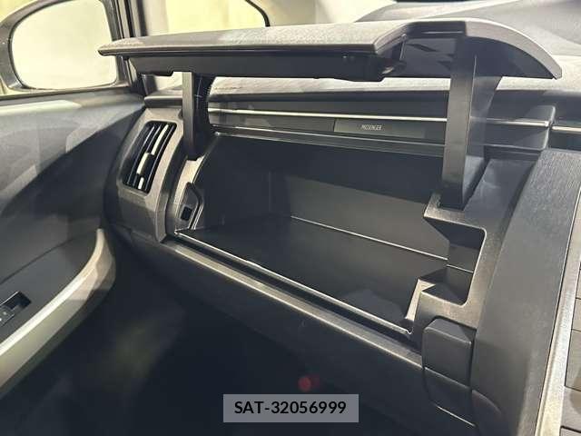 Toyota PRIUS 2014-05 7223679-19