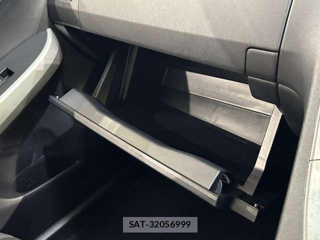 Toyota PRIUS 2014-05 7223679-20