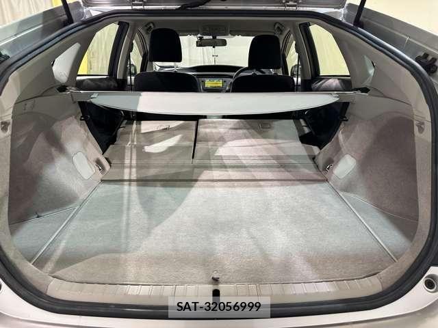 Toyota PRIUS 2014-05 7223679-24
