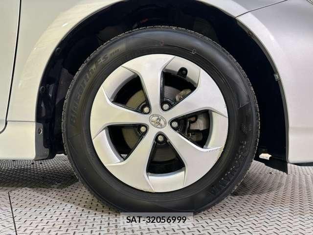 Toyota PRIUS 2014-05 7223679-29