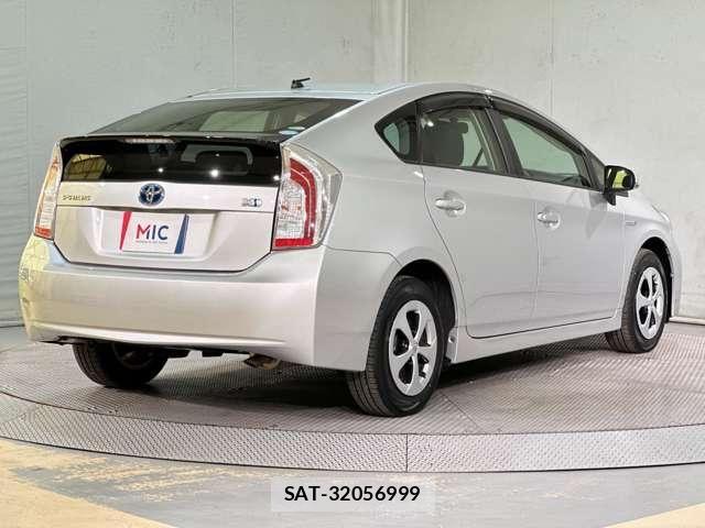 Toyota PRIUS 2014-05 7223679-4