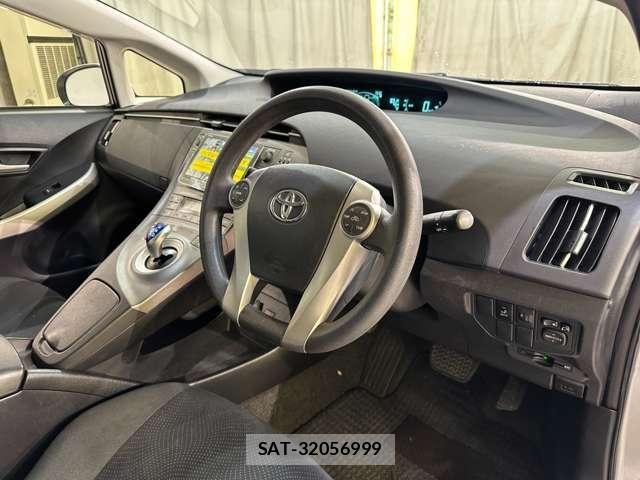 Toyota PRIUS 2014-05 7223679-8
