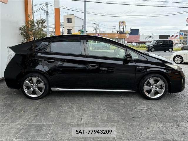 Toyota PRIUS 2013-11 7223671-11