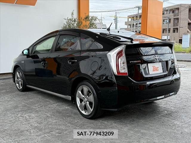 Toyota PRIUS 2013-11 7223671-12