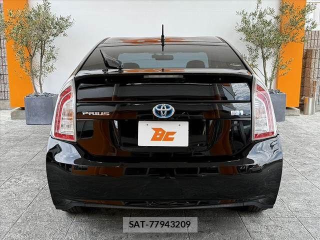 Toyota PRIUS 2013-11 7223671-13