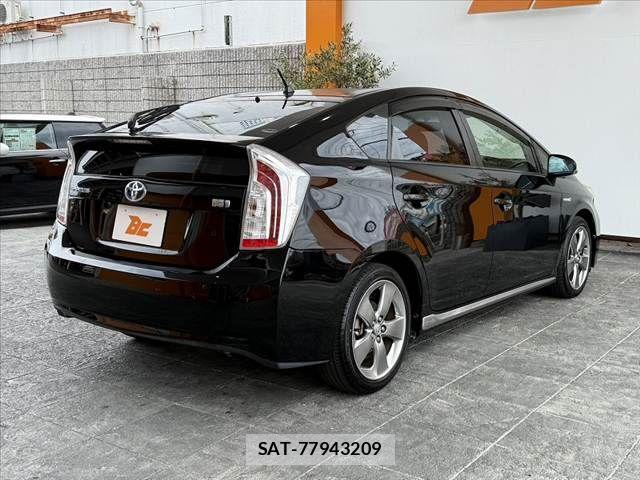 Toyota PRIUS 2013-11 7223671-14