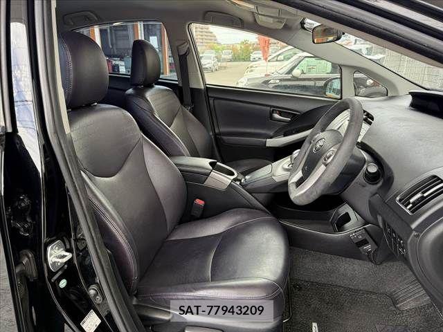 Toyota PRIUS 2013-11 7223671-15