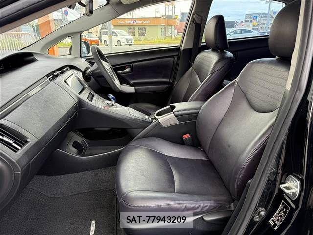 Toyota PRIUS 2013-11 7223671-16