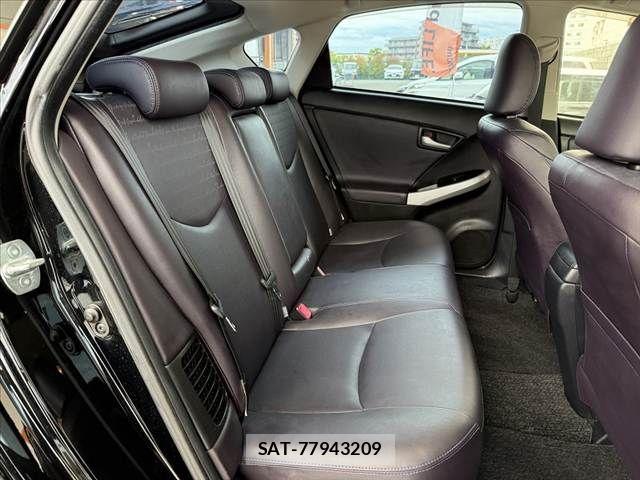 Toyota PRIUS 2013-11 7223671-17