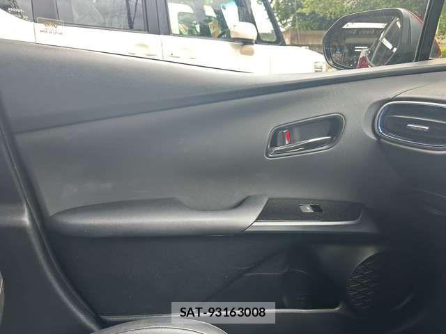Toyota PRIUS 2017-05 7217934-12