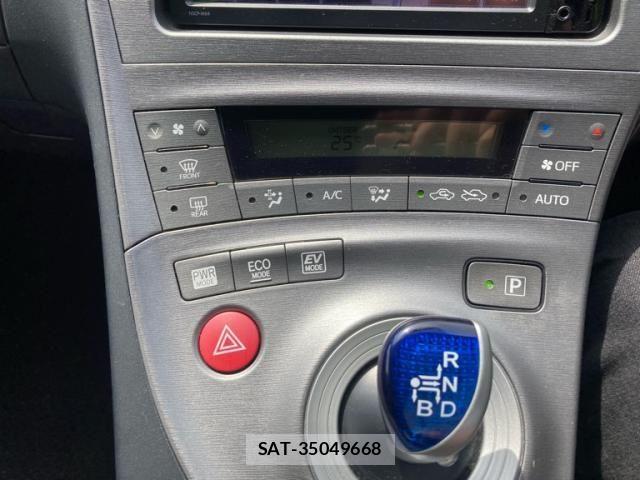 Toyota PRIUS 2015-02 7223683-14