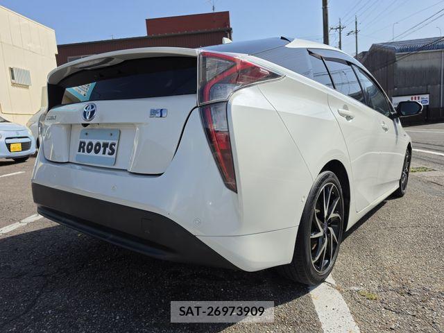 Toyota PRIUS 2016-05 7251955-1