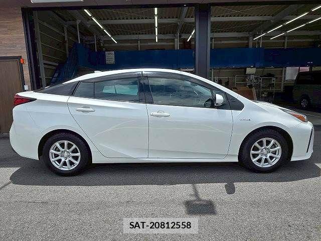 Toyota PRIUS 2019-07 7251939-13