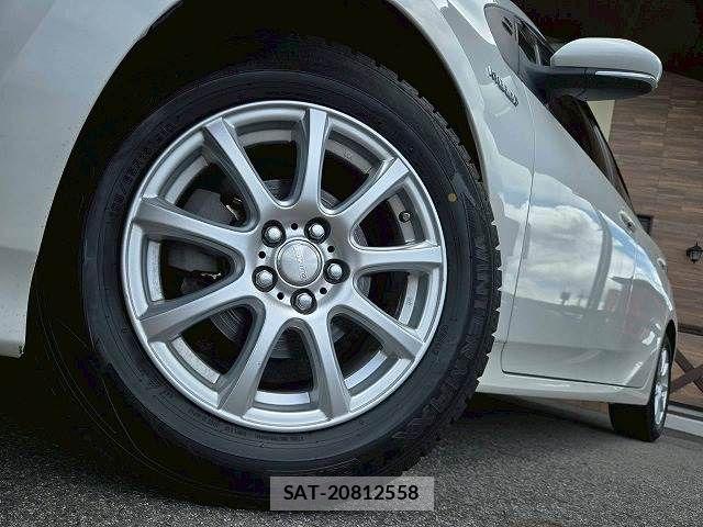 Toyota PRIUS 2019-07 7251939-19