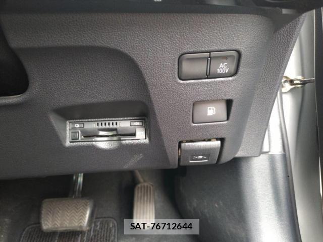 Toyota PRIUS 2018-11 7250703-15