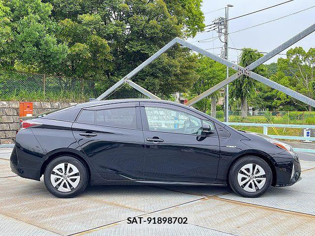 Toyota PRIUS 2017-02 7250681-17