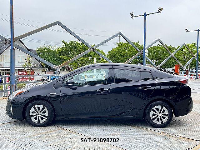 Toyota PRIUS 2017-02 7250681-23