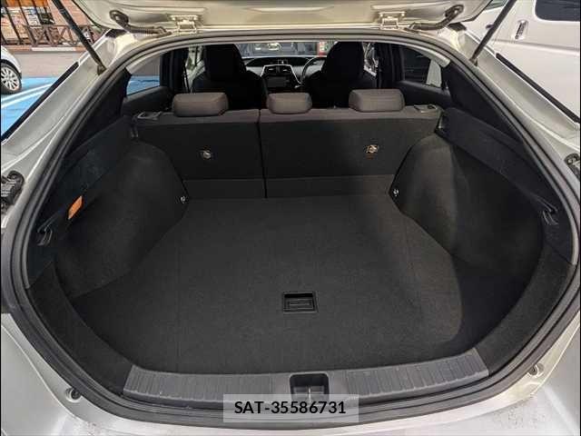 Toyota PRIUS 2017-04 7251942-12