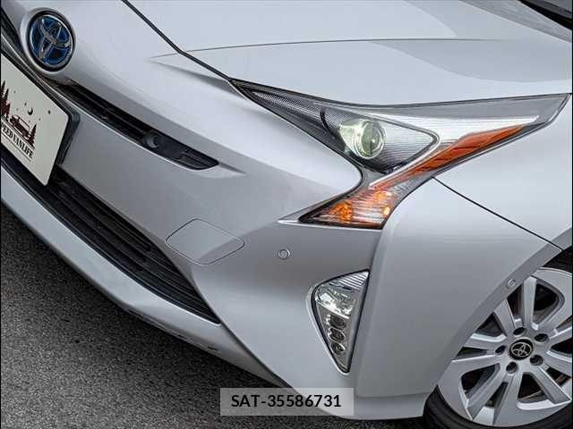Toyota PRIUS 2017-04 7251942-18