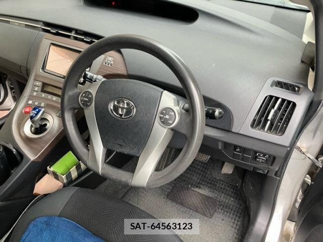 Toyota PRIUS 2015-09 7251967-15