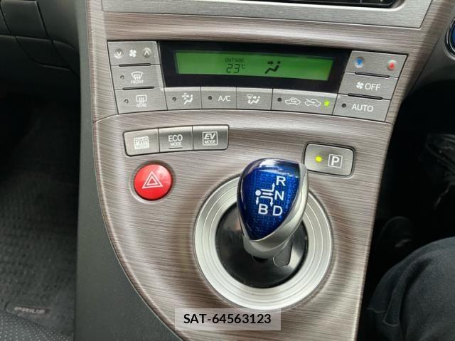 Toyota PRIUS 2015-09 7251967-19