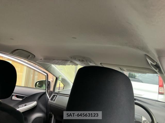 Toyota PRIUS 2015-09 7251967-24